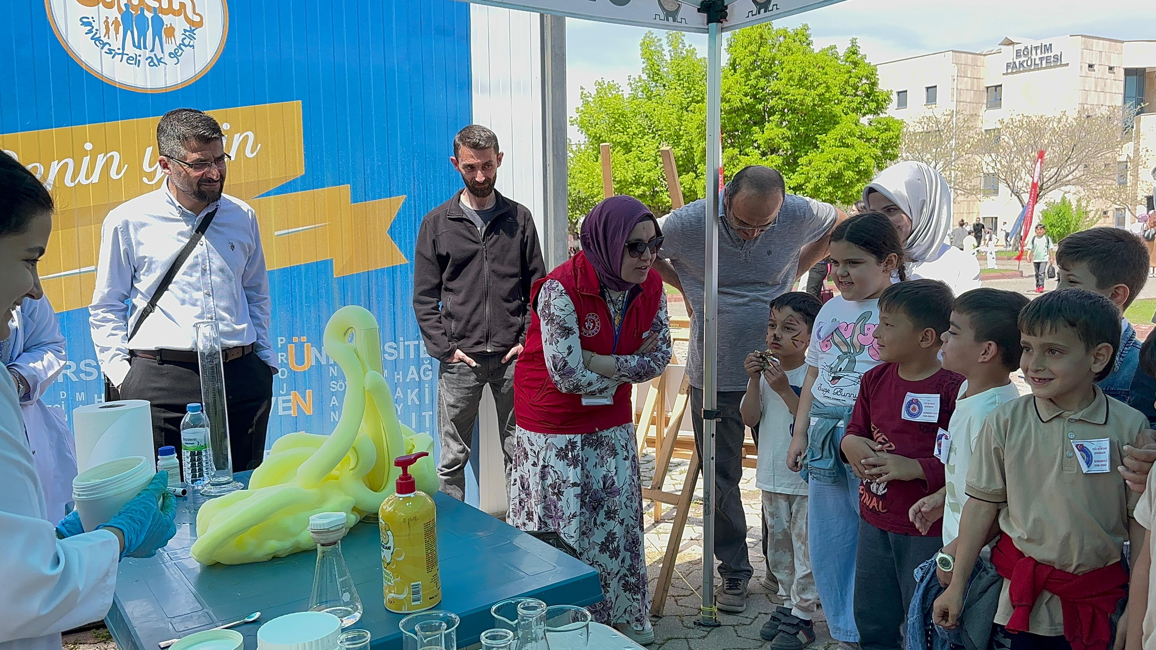 Kimya Bölümü olarak 23 Nisan Ulusal Egemenlik ve Çocuk Bayramı Şenliklerini bilimle taçlandırdık!